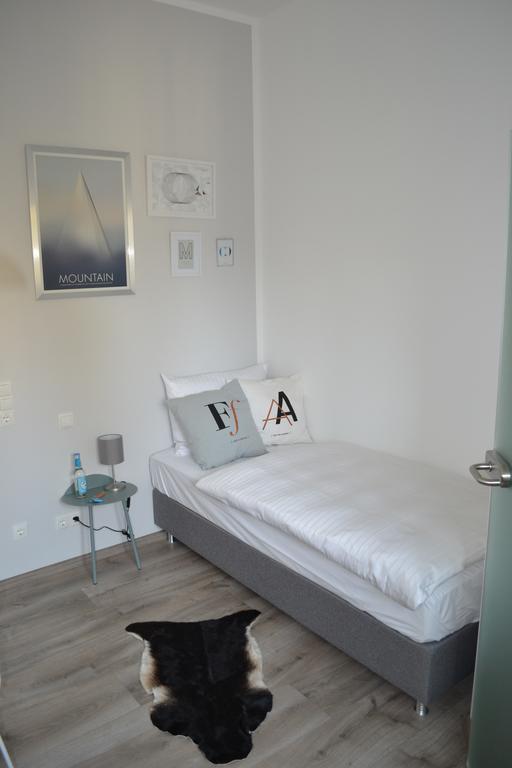 Single Room,221163791:JPEG